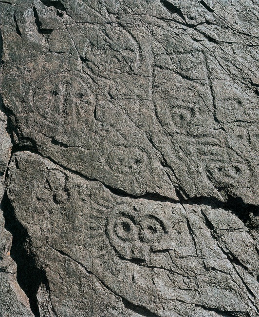 内蒙古阴山人面纹
